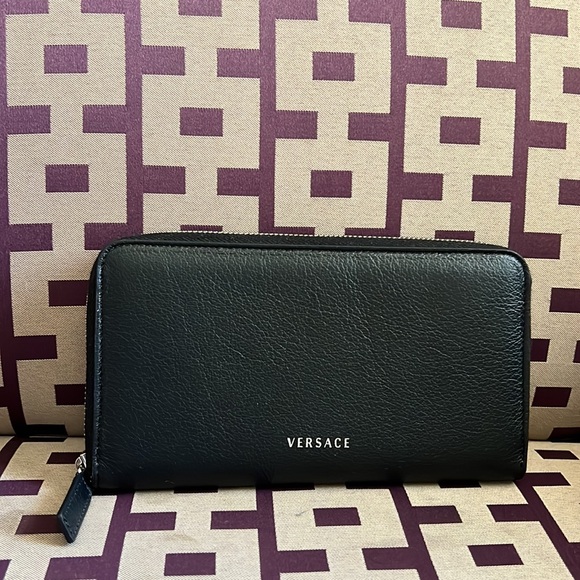 Versace unisex zip around long continental wallet NEW - Picture 2 of 7